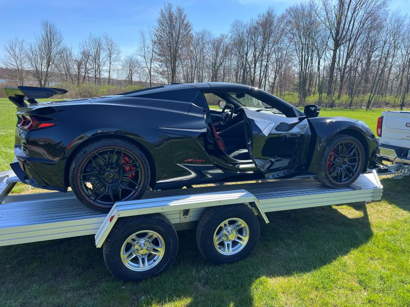 Hypercar Trailer CT-8455EB with car loaded